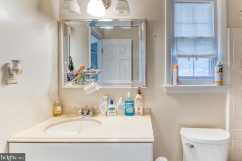 1008 Robroy Dr, Silver Spring MD exterior