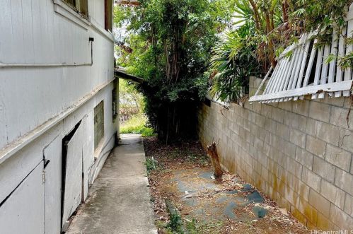 3645 Puuku Makai Dr, Honolulu HI  96818-2815 exterior