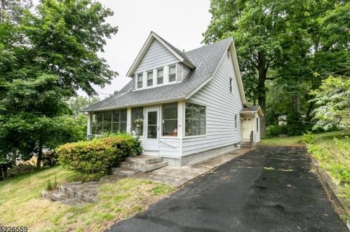 16 4th Ave, Dover, NJ 07803-3239