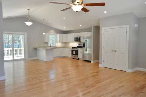 186 Pine Hill Rd, Richmond, RI 02812-1135