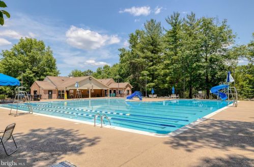 7218 Gentian Ct, Springfield VA  22152-3847 exterior