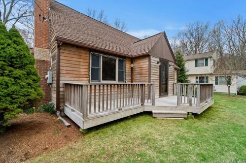 26 Hill Rd, East Lyme, CT 06333-1716