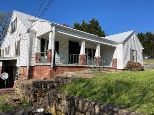 85 Oak St, Ellijay, GA 30540-8154