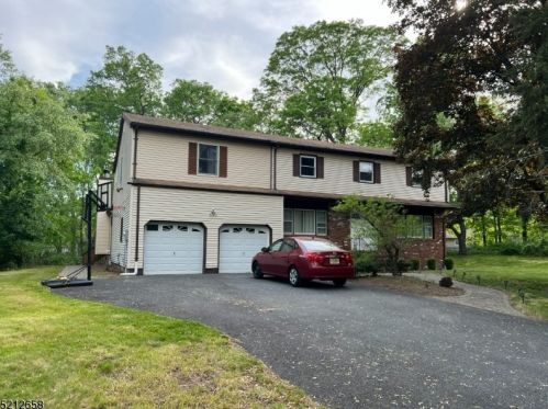 20 Stafford Ter, Parsippany, NJ 07054-4077