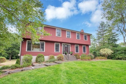 98 Old Castle Dr, Upper Stepney, CT 06468-2072
