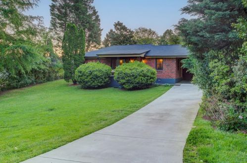5845 Lakeshore Dr, Mableton, GA 30126-3618