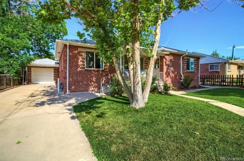 1075 Lansing St, Denver, CO 80010-4121