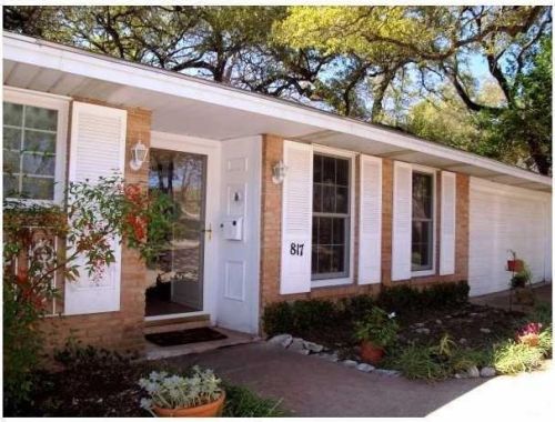 817 38th St, Austin TX  78705-1809 exterior