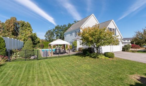 59 Clearwater Pl, Laconia, NH 03246-2695