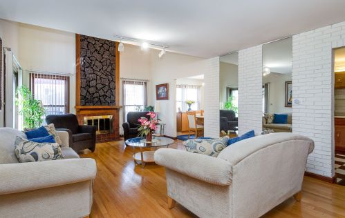 245 Signature Dr, Hanover Park, IL 60108-1737
