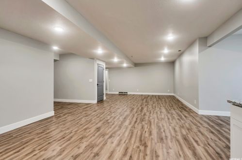 2712 Mt Jordan Rd, Sandy UT 84092-3380 exterior