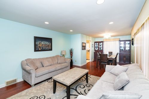 5847 Monroe St, Morton Grove, IL 60053-3339