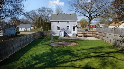 94 Strawberry Field Rd, Warwick, RI 02886-9667