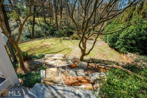 89 Honour Cir, Atlanta GA  30305-1197 exterior