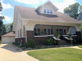 124 Lincoln St, Sycamore, IL 60178-2237
