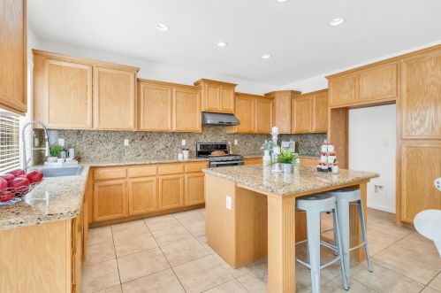 4824 Van Steyn Ct, Elk Grove, CA 95757-3536