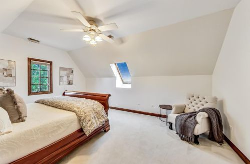 6972 Fieldstone Dr, Willowbrook IL  60527-6969 exterior