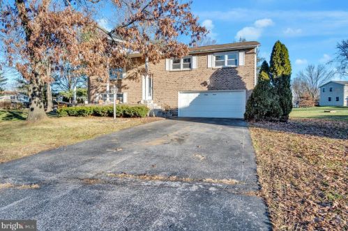 127 Cumberland Dr, Carlisle, PA 17013-4628