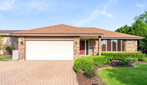 14850 Ridgewood Dr, Oak Forest, IL 60452-1755