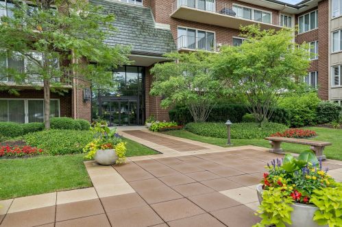 5 Oak Brook Club Dr, Oak Brook IL  60523-1348 exterior
