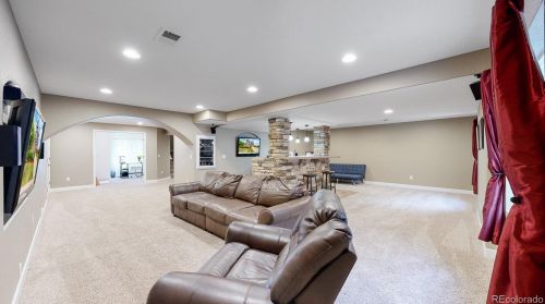 7232 Oak Hl, Aurora CO 80016-2061 exterior