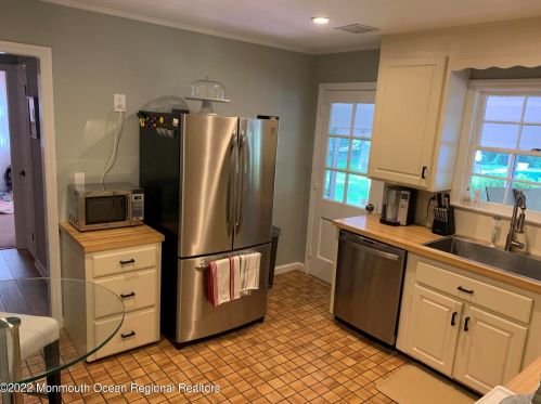 109 Hamiltonian Dr, Tinton Falls NJ  07701-5069 exterior