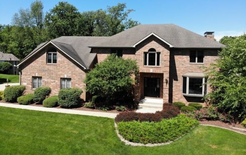 2001 William Dr, Valpo, IN 46385-8196