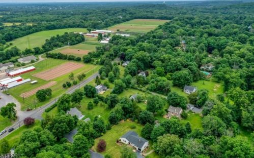 6 Dogwood Ln, Princeton NJ  08540-8439 exterior