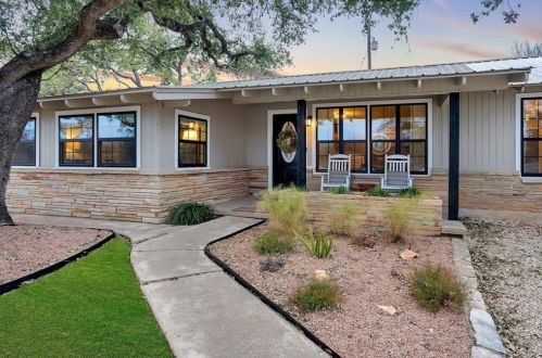 200 Creek Rd, Mount Sharp, TX 78620-3438