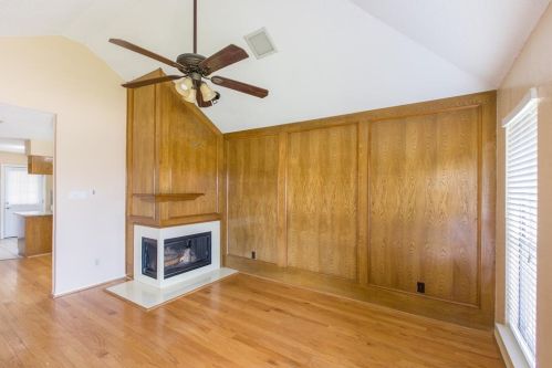 2066 Arbor Creek Dr, Carrollton TX  75010-5072 exterior