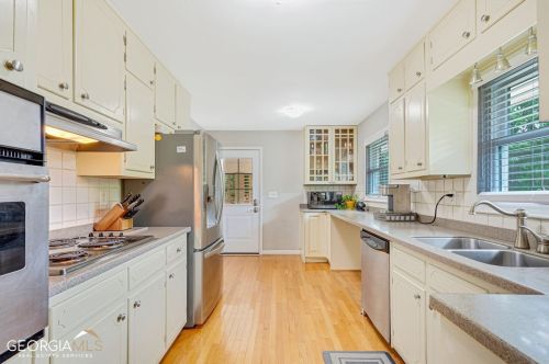 6896 Lockridge Dr, Atlanta GA  30360-1515 exterior