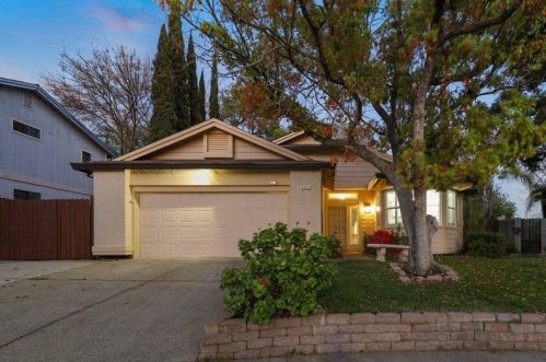 8332 Crestshire Cir, Citrus Heights, CA 95662-3859