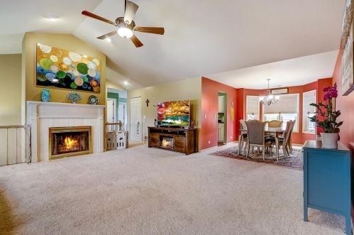 1556 Courtland Dr, Arlington Hts, IL 60004-4370
