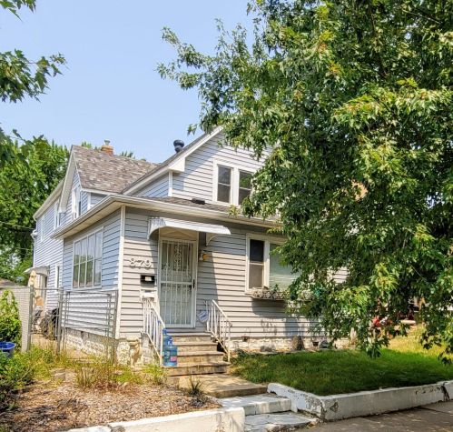 879 Hatch Ave, Saint Paul, MN 55103-1329