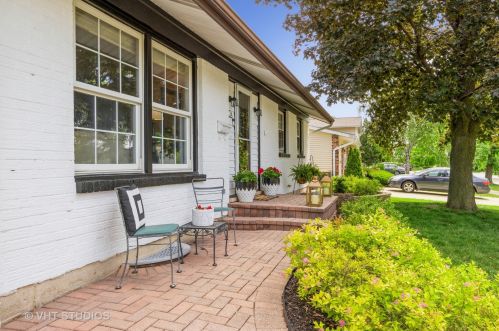 504 Brittany Dr, Arlington Hts, IL 60004-2018