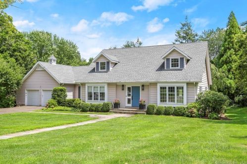 24 Martin Dl, Greenwich CT  06830-4742 exterior