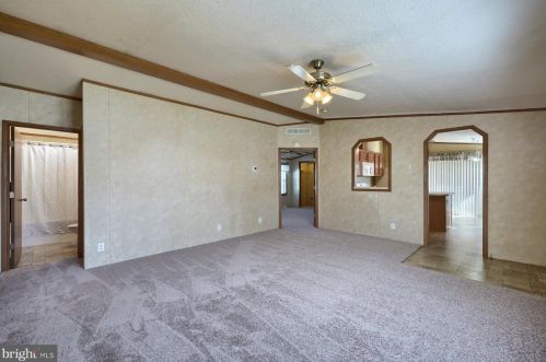 104 Dovefield Dr, Lancaster PA  exterior