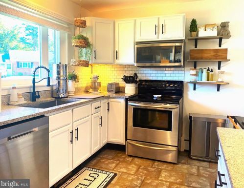 404 Clinton Rd, Harrisburg, PA 17109-2017