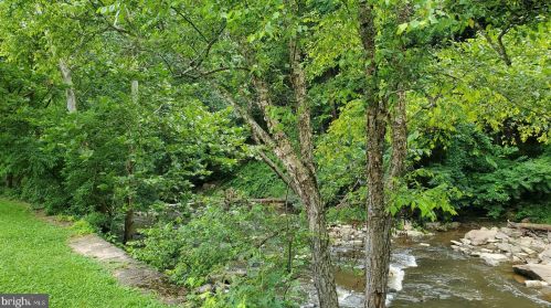 18 Kinsman View Cir, Silver Spring MD 20901-1652 exterior