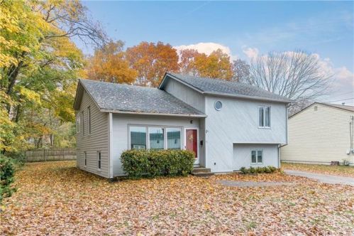 33 Drum Rock Ave, Warwick, RI 02886-6708