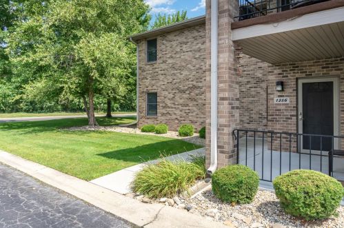 1386 Prairie Dr, Crown Point IN  46307-1450 exterior