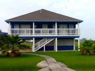 205 Bob White Ln, Anahuac, TX 77514-2202