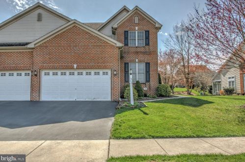 33 Weaver Ave, Ephrata, PA 17522-1369