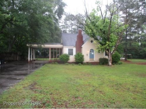 212 Dickson St, Raeford, NC 28376-2824