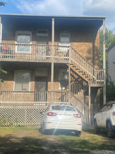 7916 Escanaba Ave, Chicago IL  60617-1412 exterior