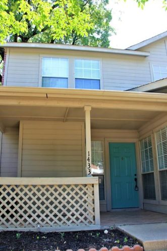 1433 Meadowood Village Dr, Fort Worth TX  76120-4702 exterior