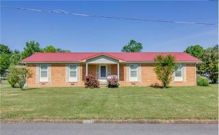 1201 Carroll Dr, Pulaski, TN 38478-4712