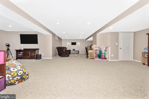 8 Farmstead Pl, Middletown MD  21769-7742 exterior