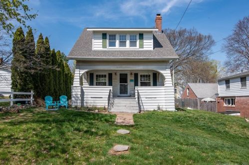 32 Bretton Rd, Middletown CT  06457-4112 exterior