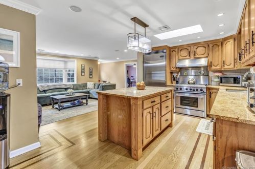 23 Treeland Rd, Huntington CT  06484-2730 exterior